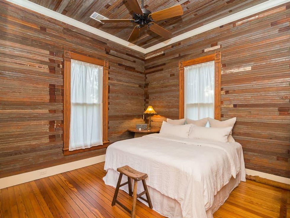 1011 E. Eighth St. master suite