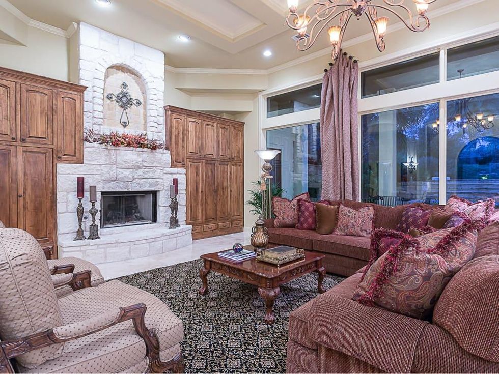 110 Bella Cima Austin house for sale living room