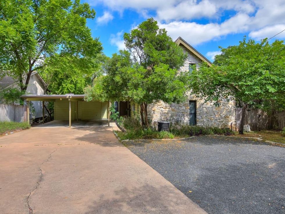 1112 Robert E Lee, A & B