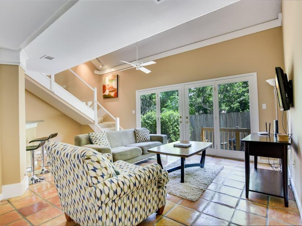 1112 Robert E Lee, A & B