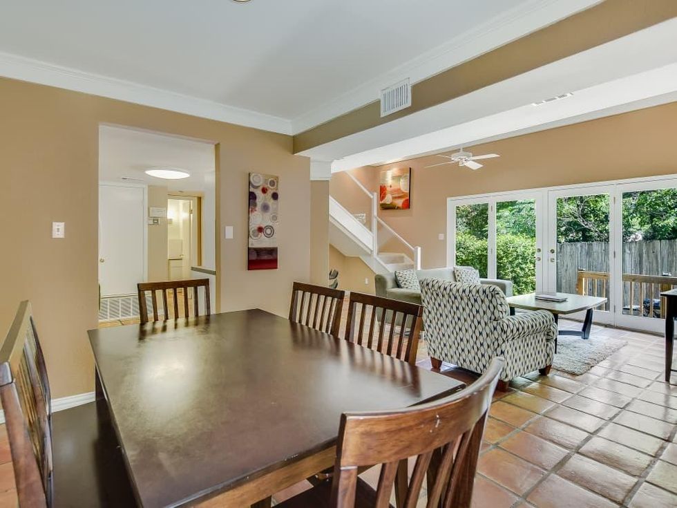 1112 Robert E Lee, A & B