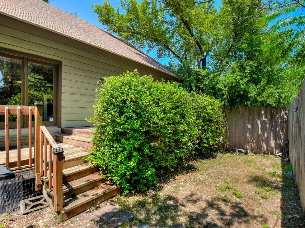 1112 Robert E Lee, A & B