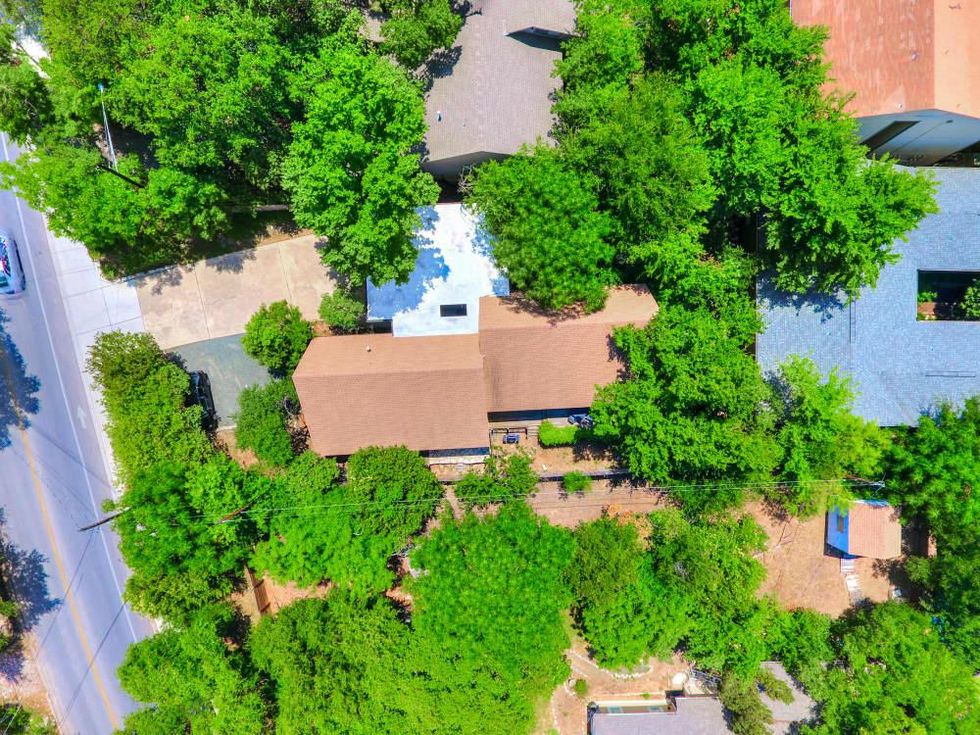 1112 Robert E Lee, A & B1112 Robert E Lee, A & B