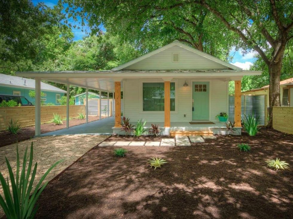 1122 Gunter St 78702 East Austin house front 2015