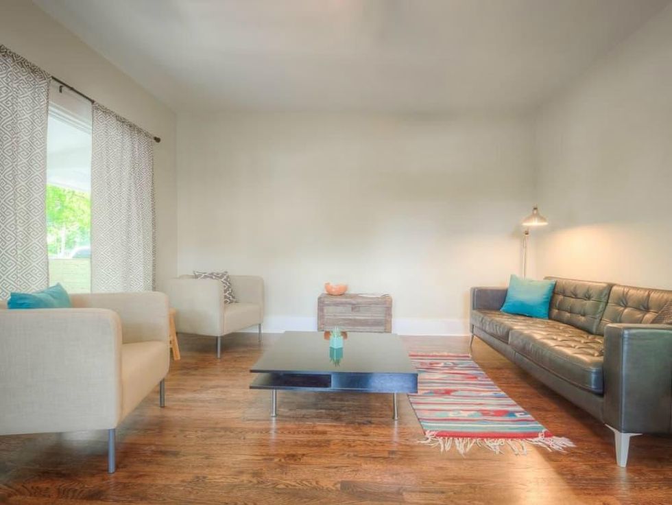 1122 Gunter St 78702 East Austin house living room 2015