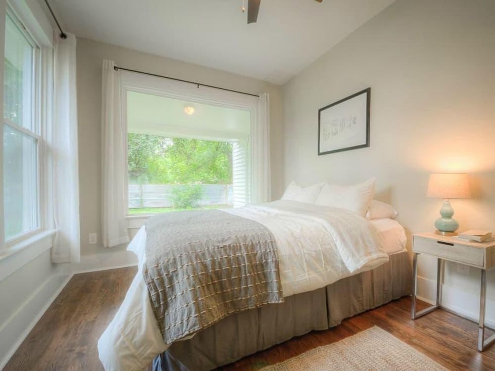 1122 Gunter St 78702 East Austin house master bedroom 2015