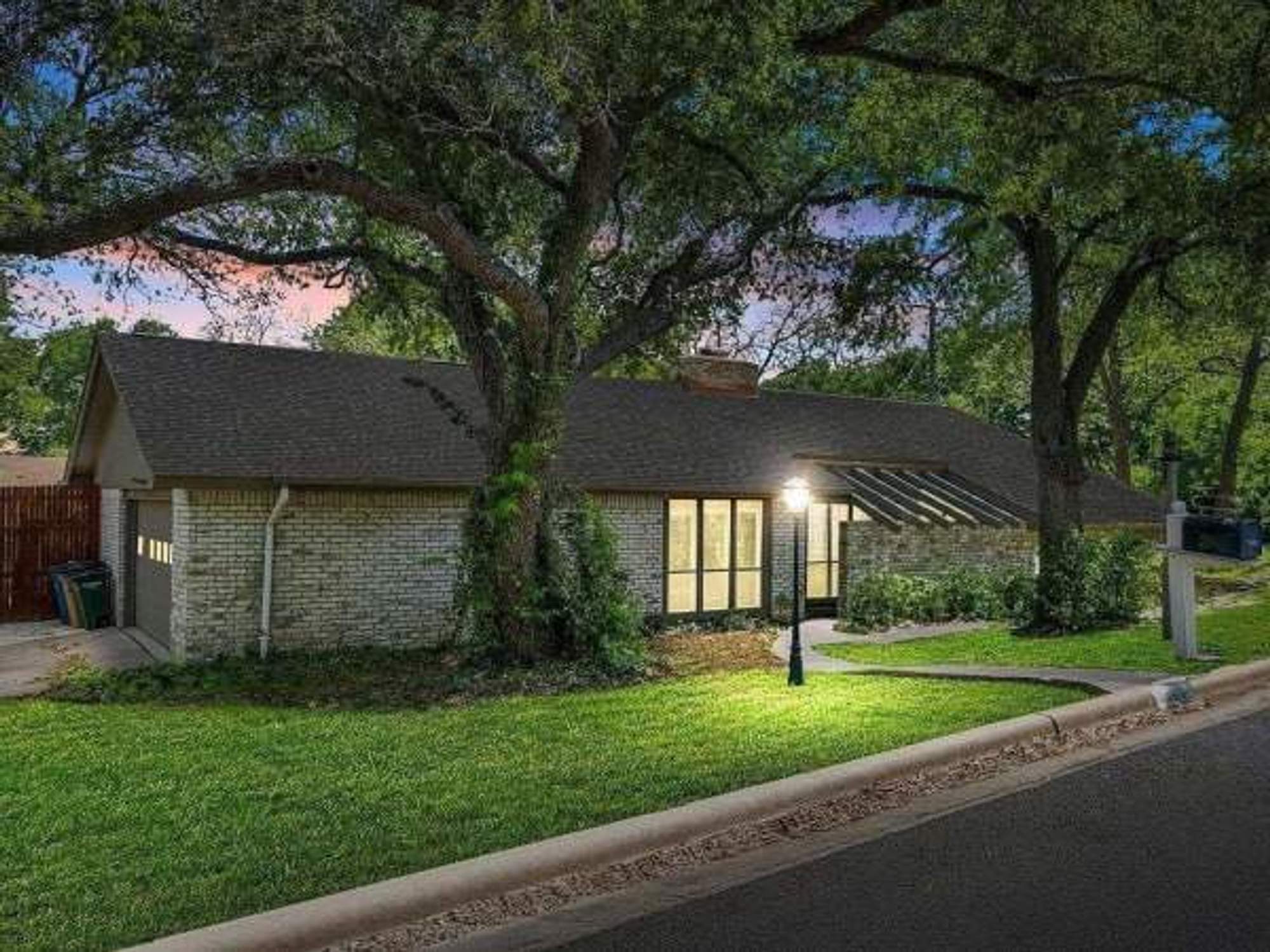 11525 Spring Hill Dr, Austin home for sale