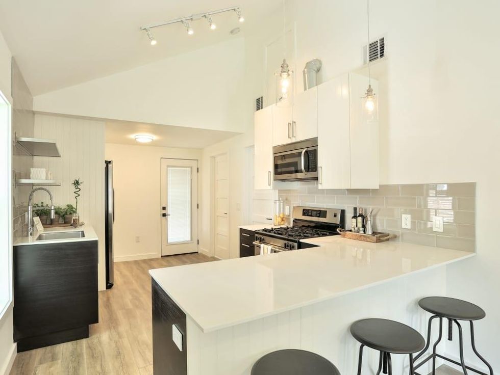 1209 Salina Austin home for sale breakfast bar