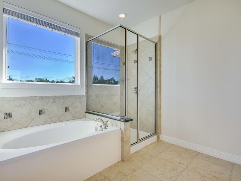 12312 Terraza Austin townhouse for sale master bathroom