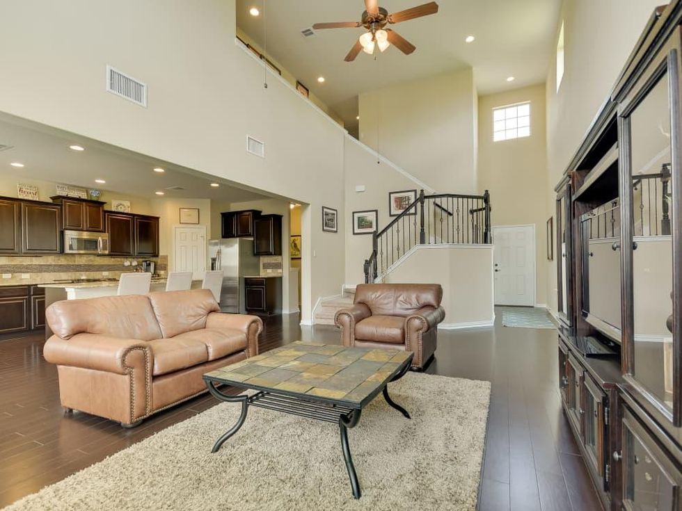 1400 Middlefield Austin house for sale living room