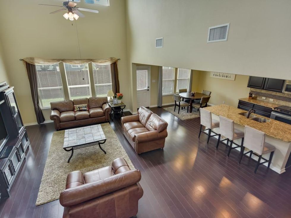 1400 Middlefield Austin house for sale living room