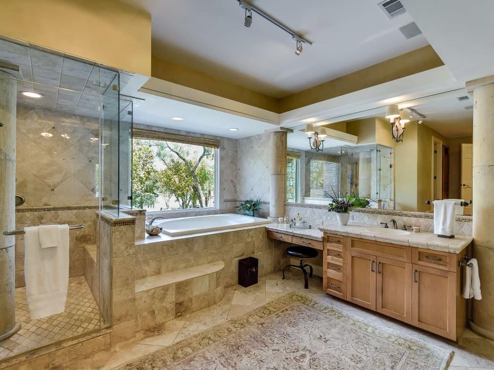 1430 Rockcliff Rd Austin house for sale master bathroom