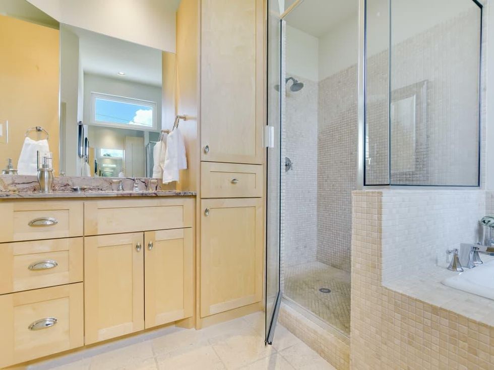 1513 3rd St. Austin house for sale master bathroom