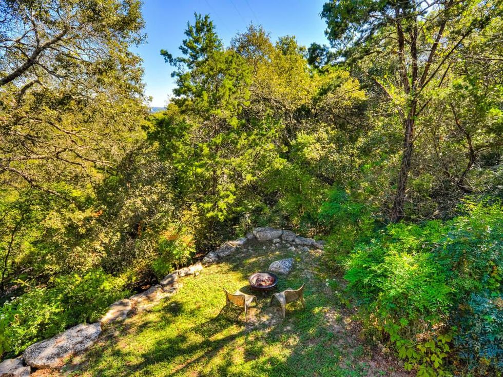 1604 The High Road Austin home for sale yard