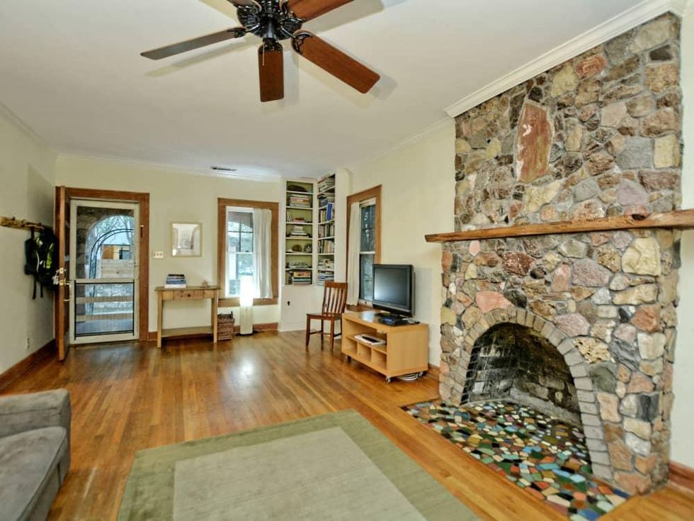 1610 Juliet St. living