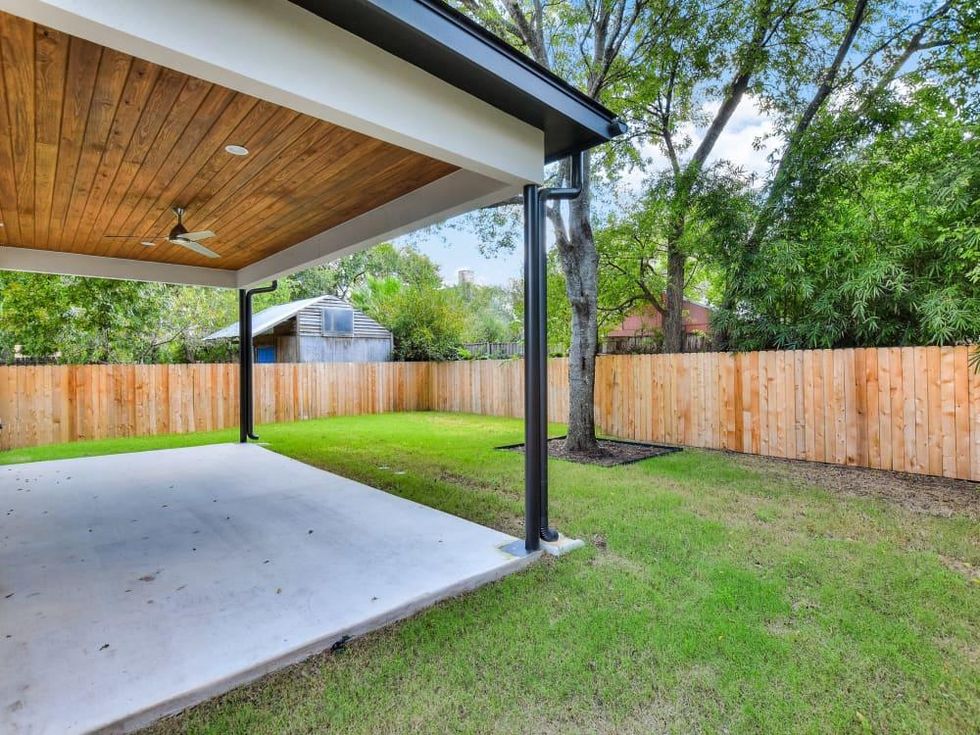 1613 Nash Ave Austin house for sale backyard