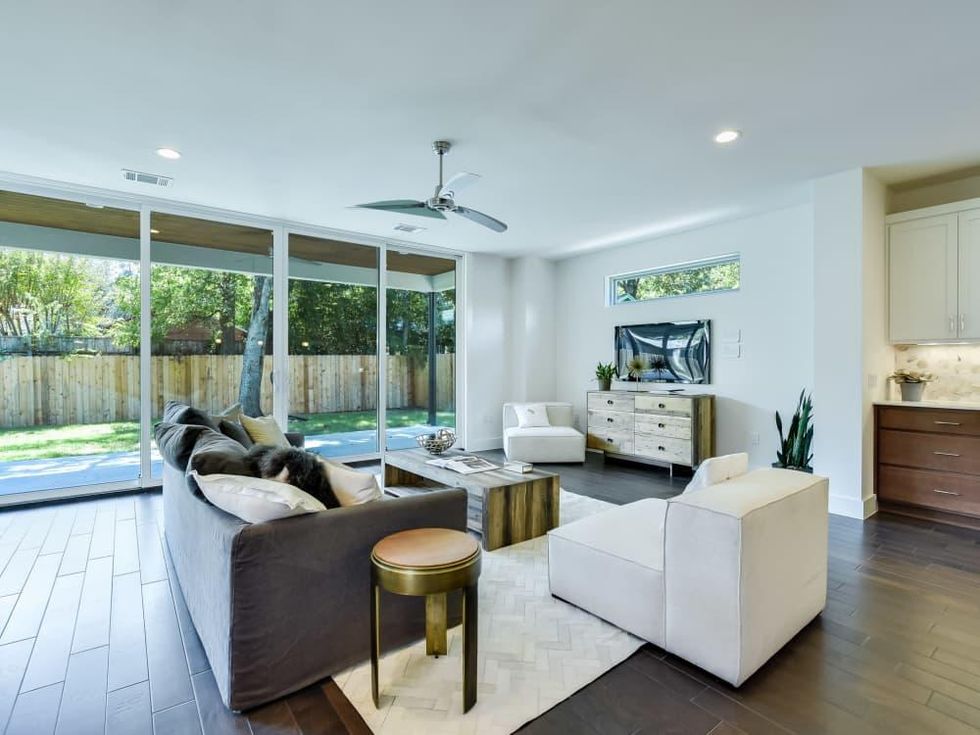 1613 Nash Ave Austin house for sale living room
