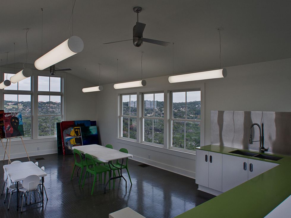 16219 Flintrock Rd Austin Art Room