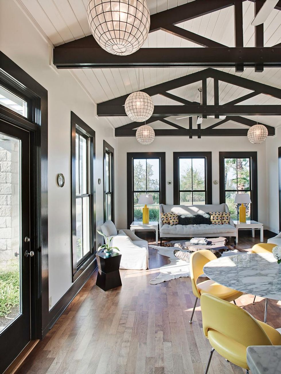 16219 Flintrock Rd Austin dining