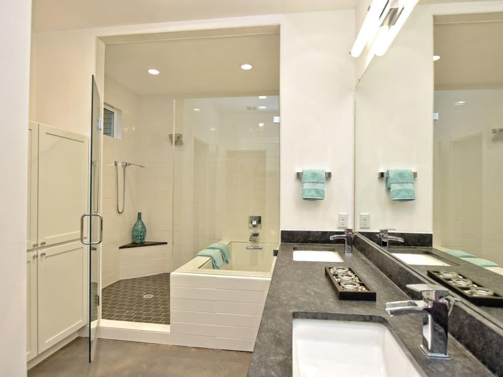 1804 Frazier Austin house for sale bathroom