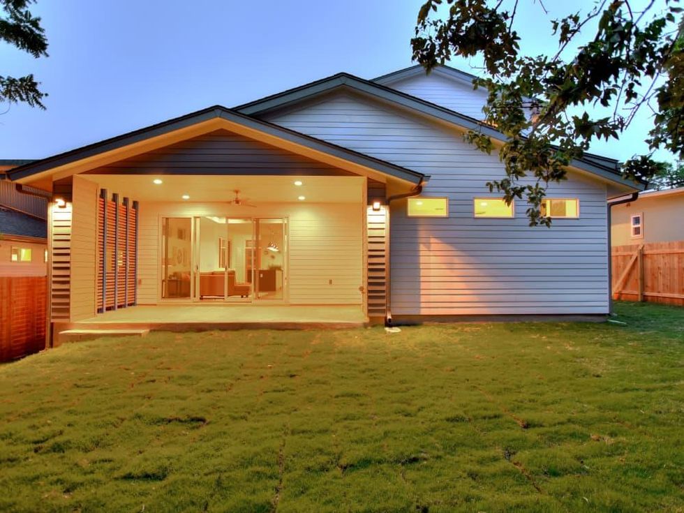 1806 Frazier Austin house for sale backyard