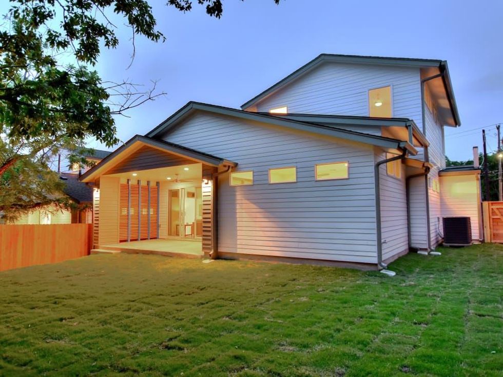 1806 Frazier Austin house for sale backyard