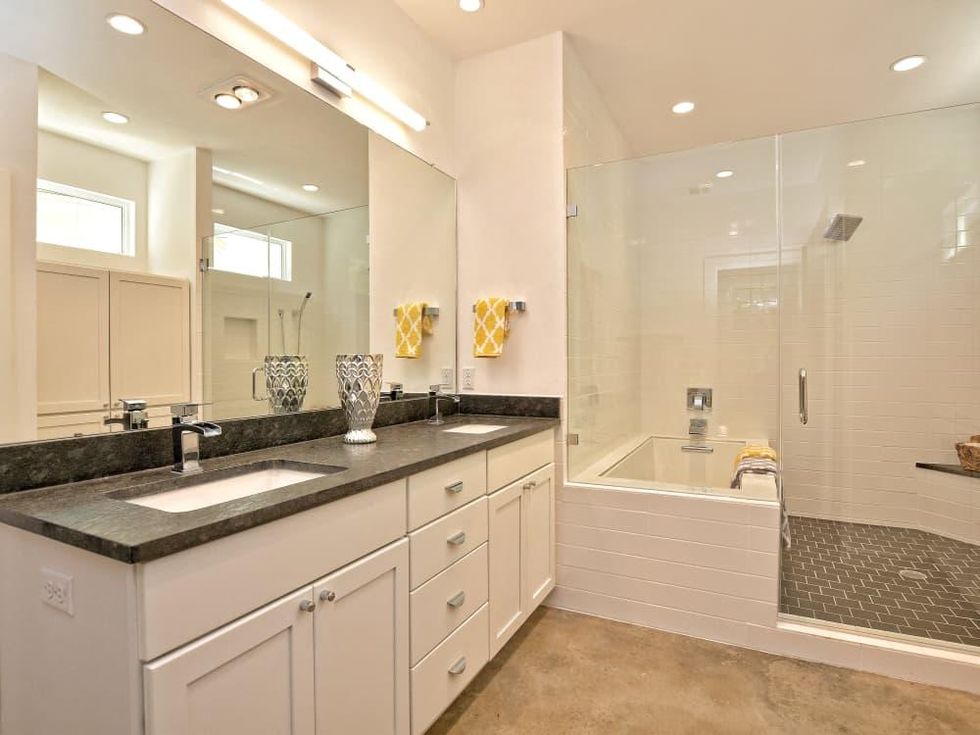 1806 Frazier Austin house for sale bathroom