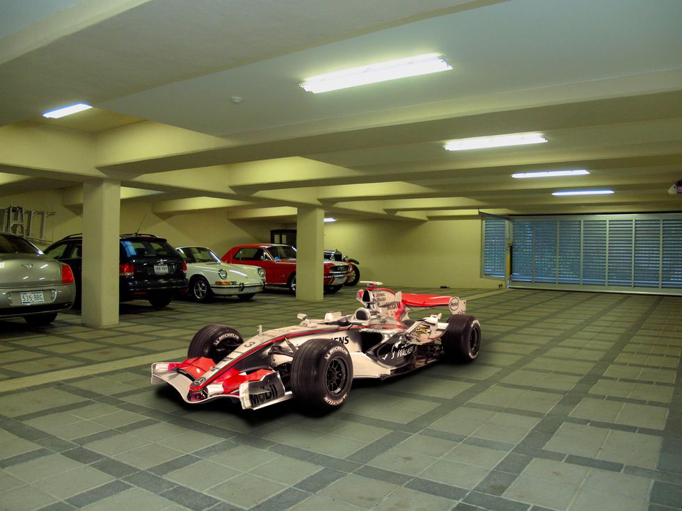 1906 Scenic Drive garage