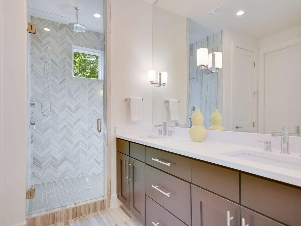 1919 Madison Austin house for sale bathroom