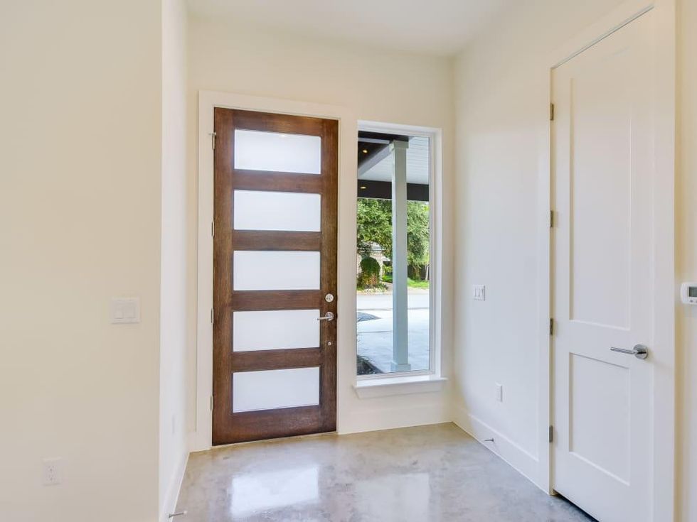 1919 Madison Austin house for sale entryway