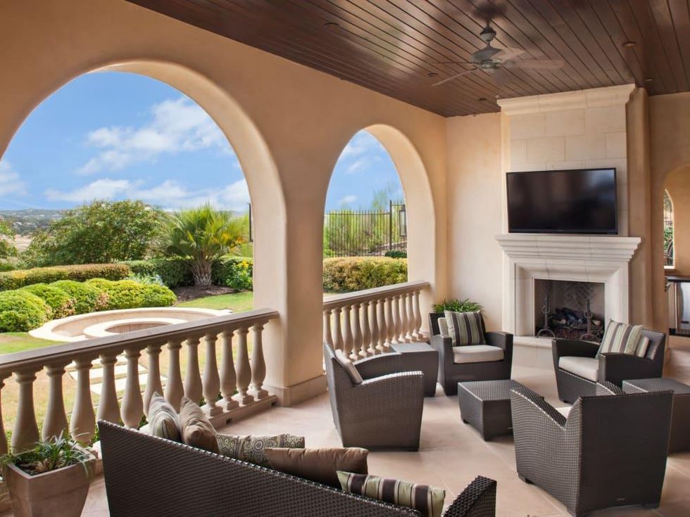 19700 La Isla Cover Austin house for sale patio