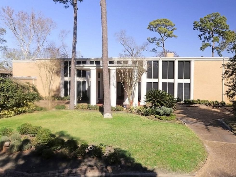 2 On the Market 20 Farnham Park Dr. February 2015