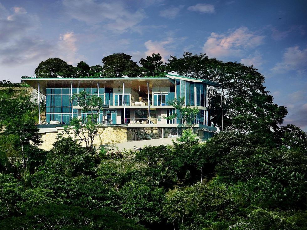 2 On the Market Costa Rica May 2014