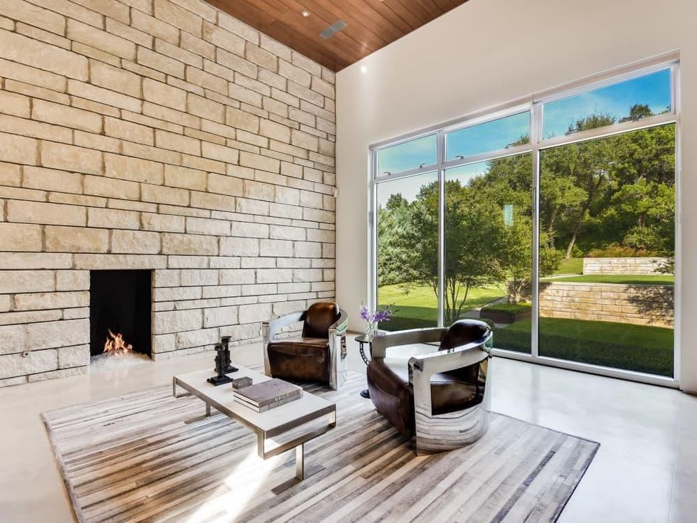 2009 Cueva de Oro Austin house for sale living room