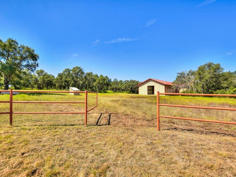 201 Greystone Ranch Bertram house for sale barn