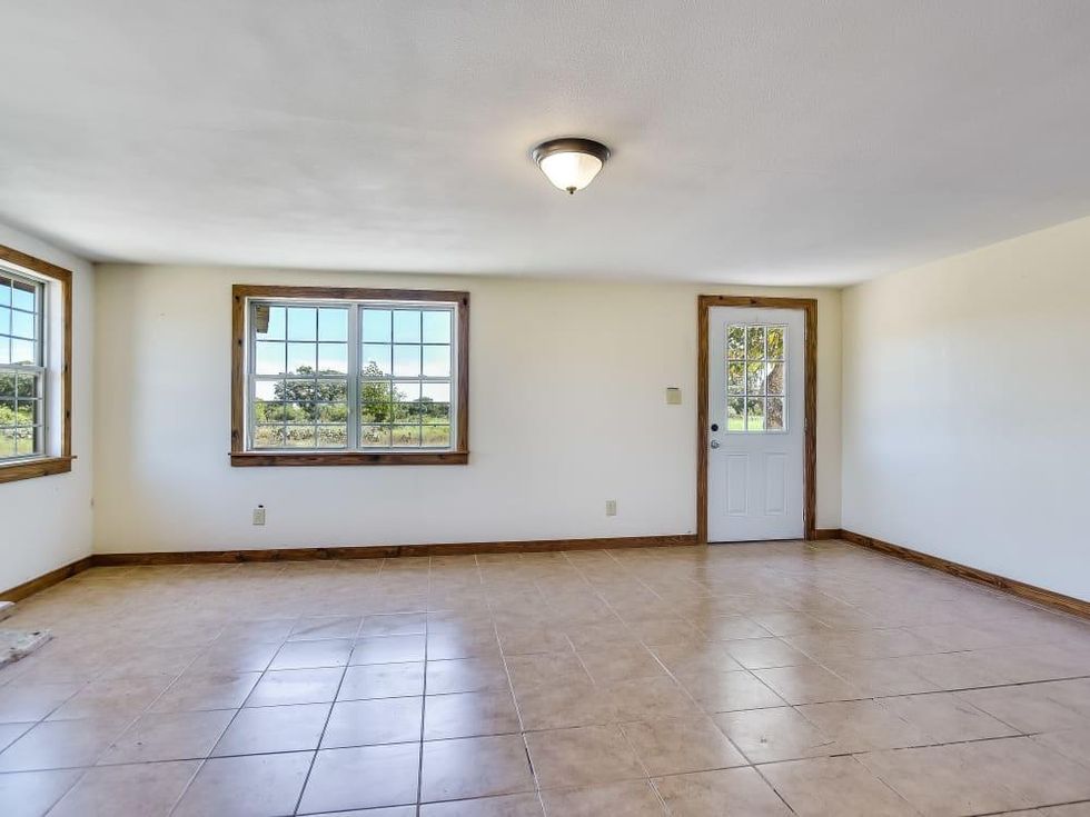 201 Greystone Ranch Bertram house for sale living room