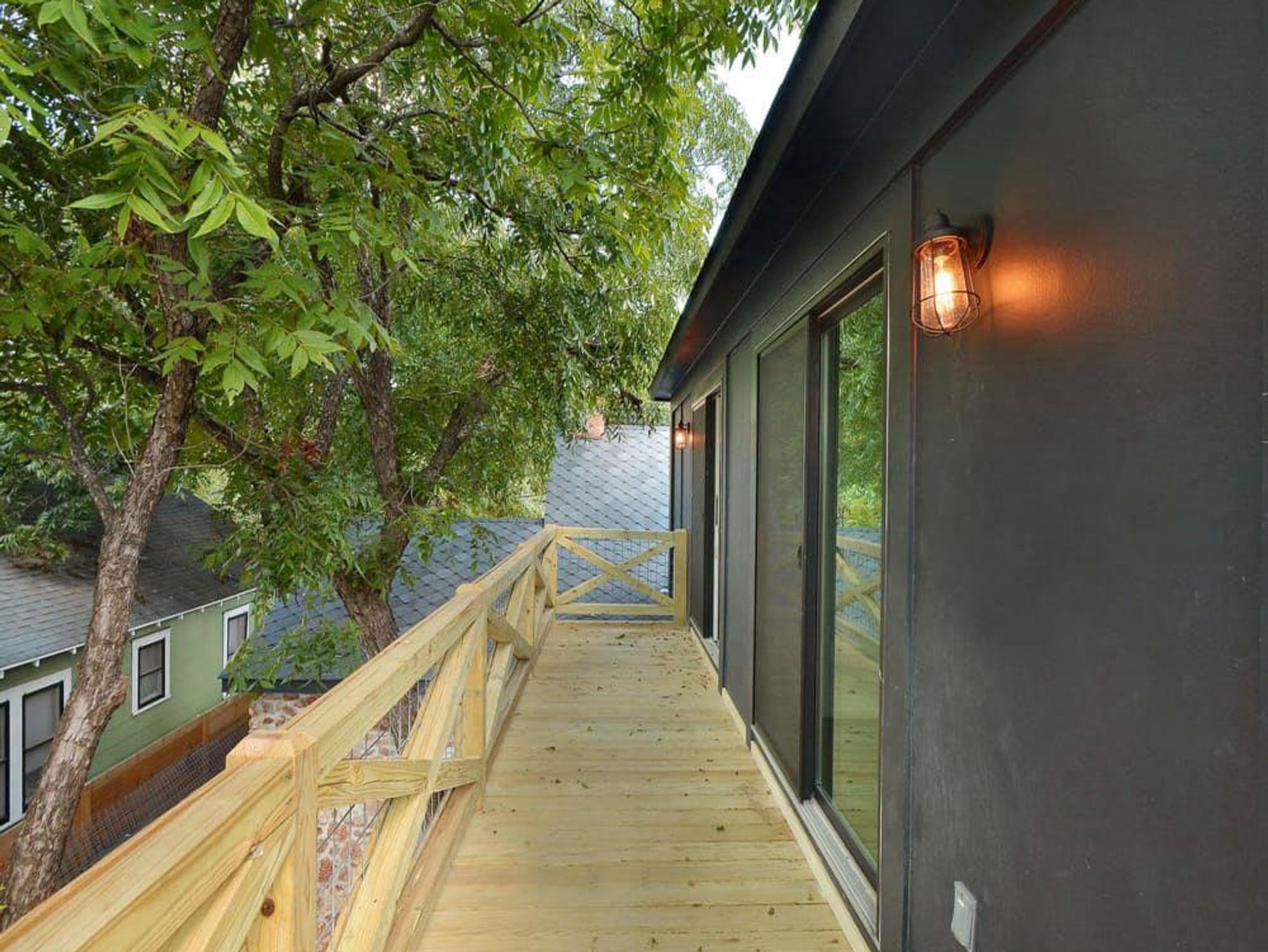 2010 Kinney Balcony 1