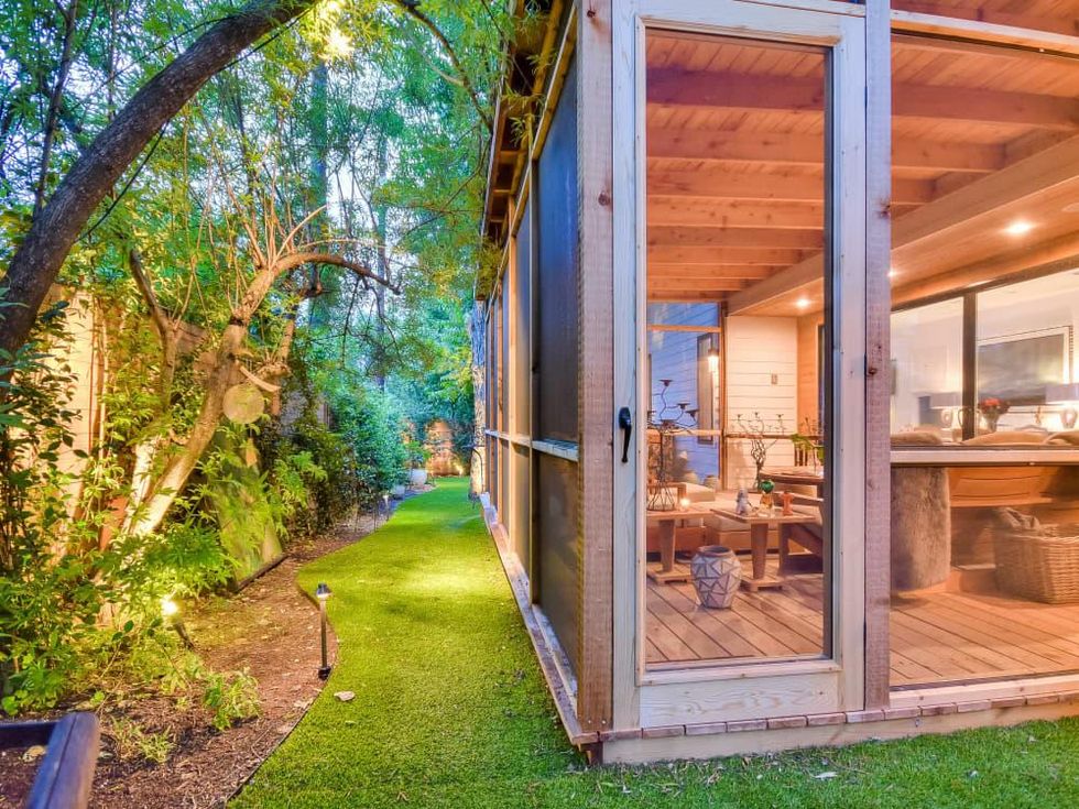 2012A Rabb Glen Austin house for sale backyard