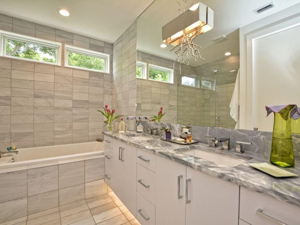 2012A Rabb Glen Austin house for sale bathroom