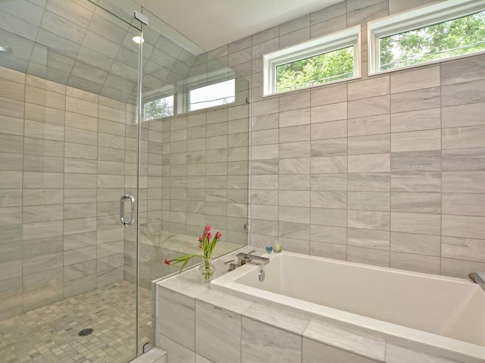 2012A Rabb Glen Austin house for sale bathroom