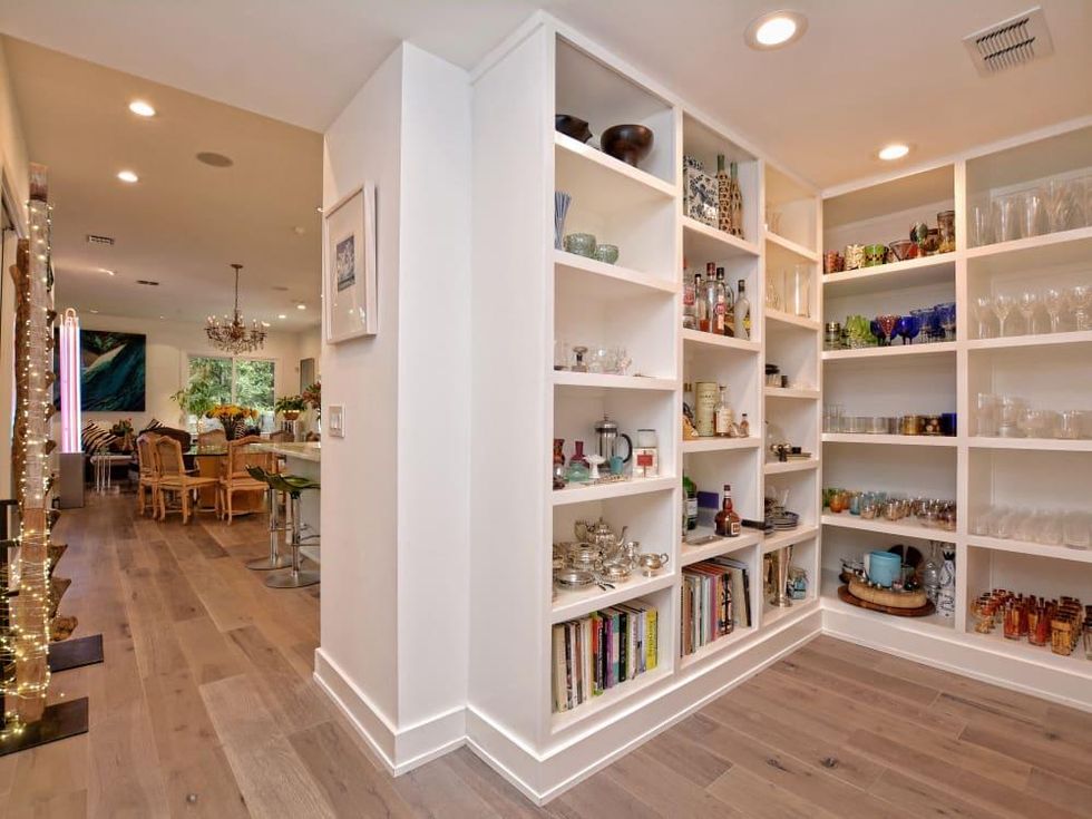 2012A Rabb Glen Austin house for sale bookcases