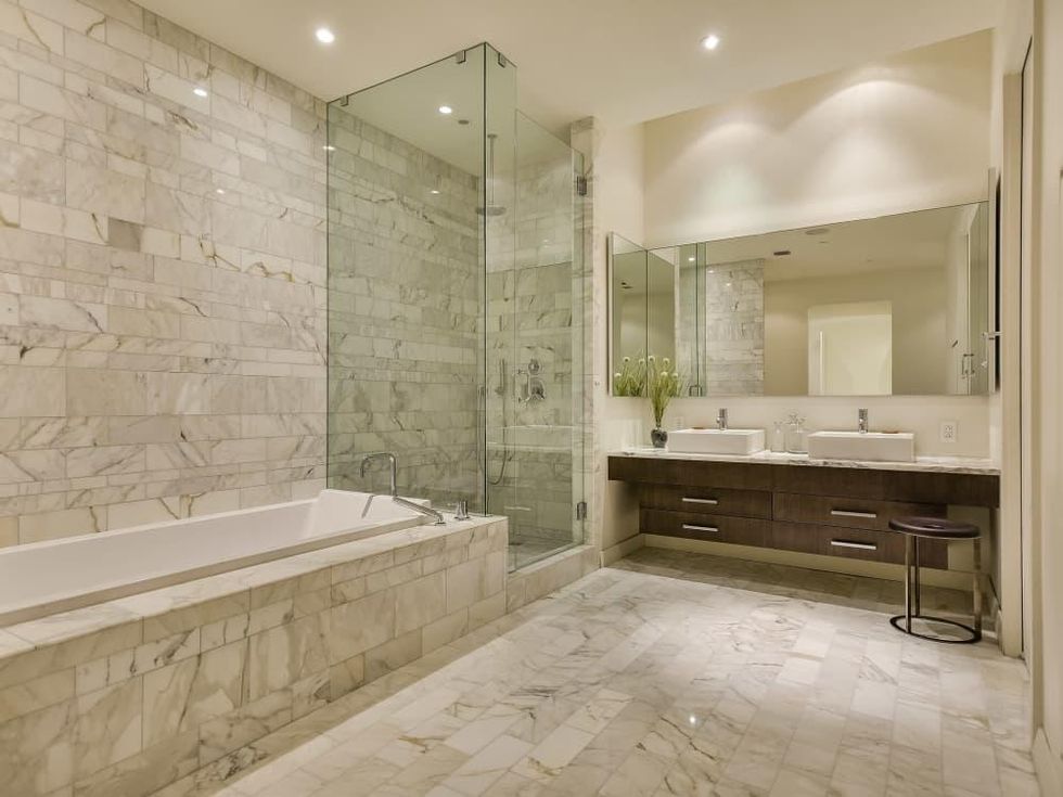 210 Lavaca Austin condo for sale bathroom