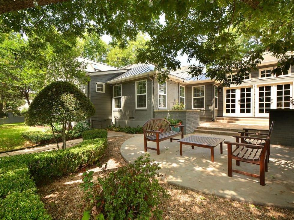 2200 Bowman Austin house for sale backyard