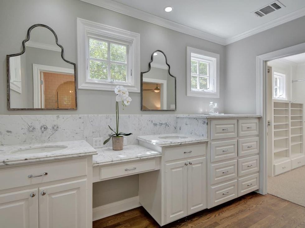 2200 Bowman Austin house for sale bathroom