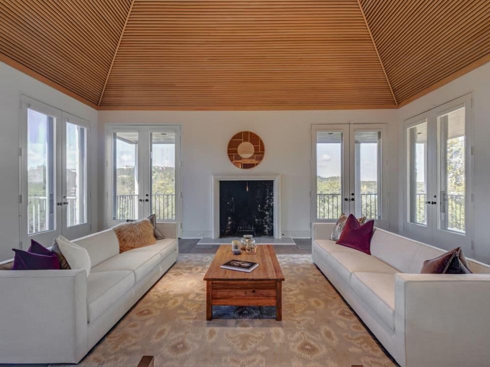 2518 El Greco Cove Austin house for sale living room
