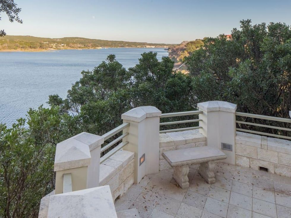 26100 Countryside Austin house for sale balcony