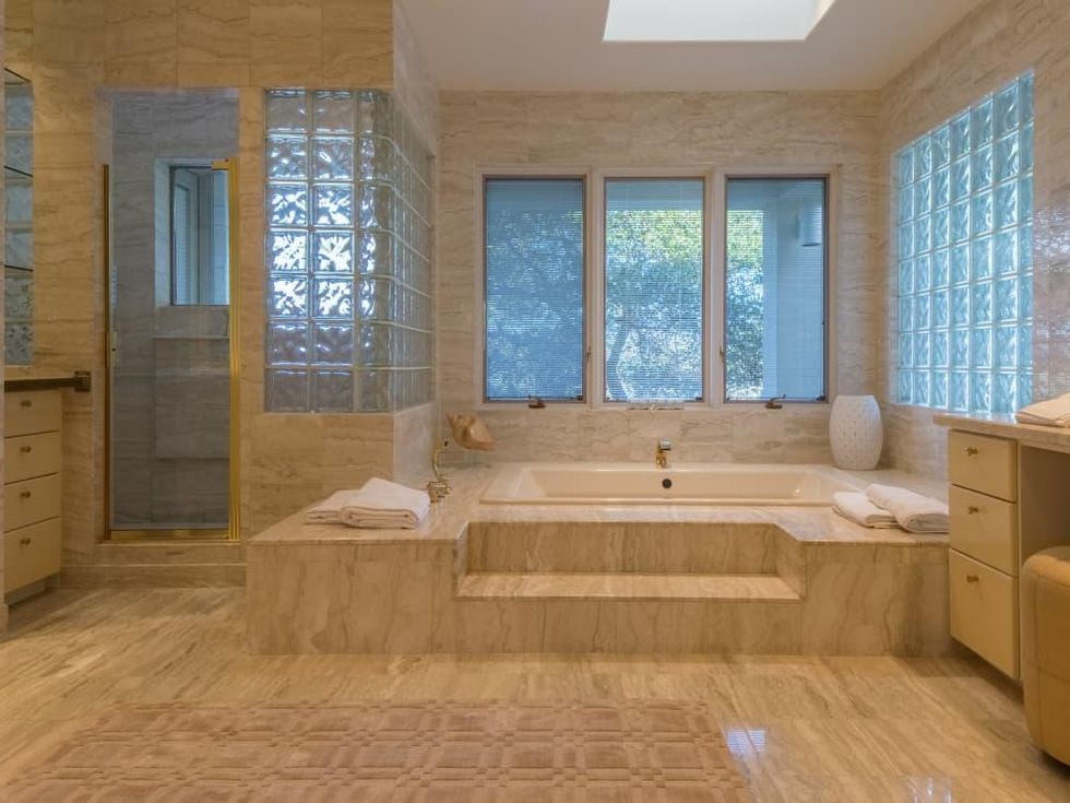 26100 Countryside Austin house for sale bathroom