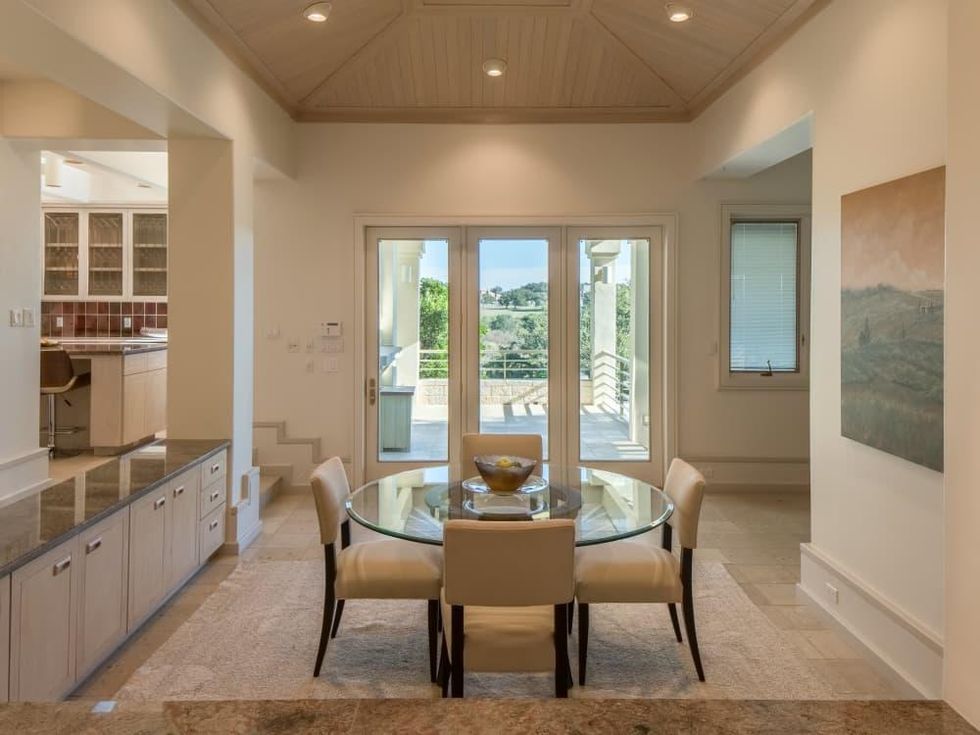 26100 Countryside Austin house for sale dining room