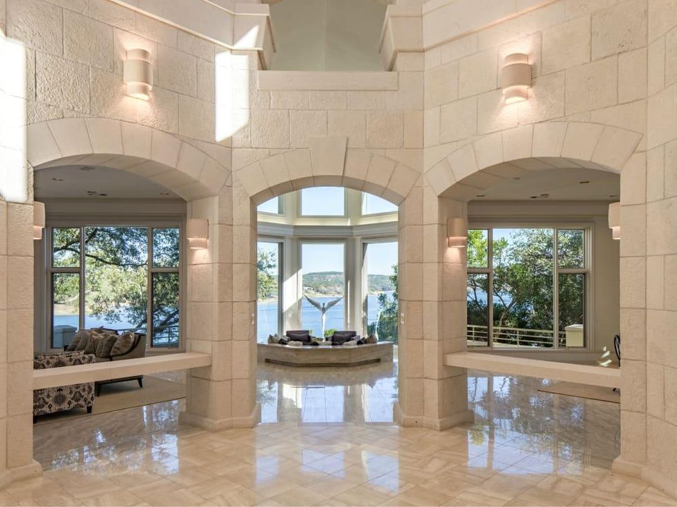 26100 Countryside Austin house for sale foyer