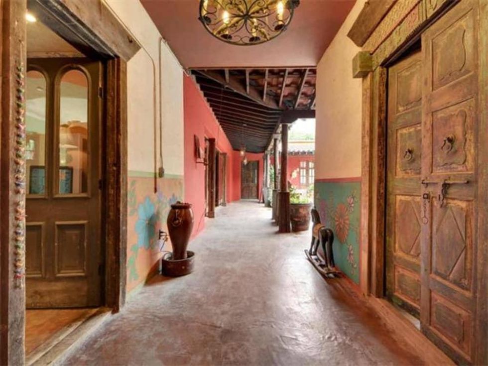 2703 Del Curto Road home breezeway